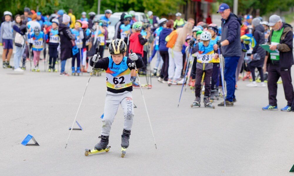 Лыжи на колесах – необычное соревнование прошло в Риддере ВКО