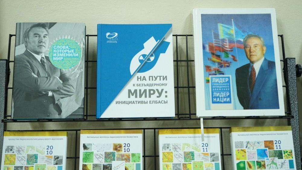 Библиотека Первого Президента представила экспонаты на выставке в Семее